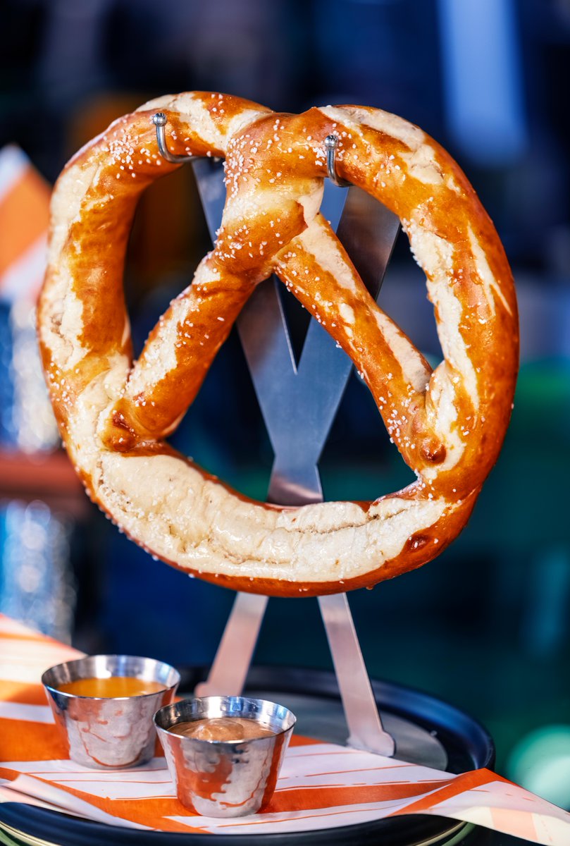 Universal Studios Hollywood on Twitter "You and me, sharing a giant