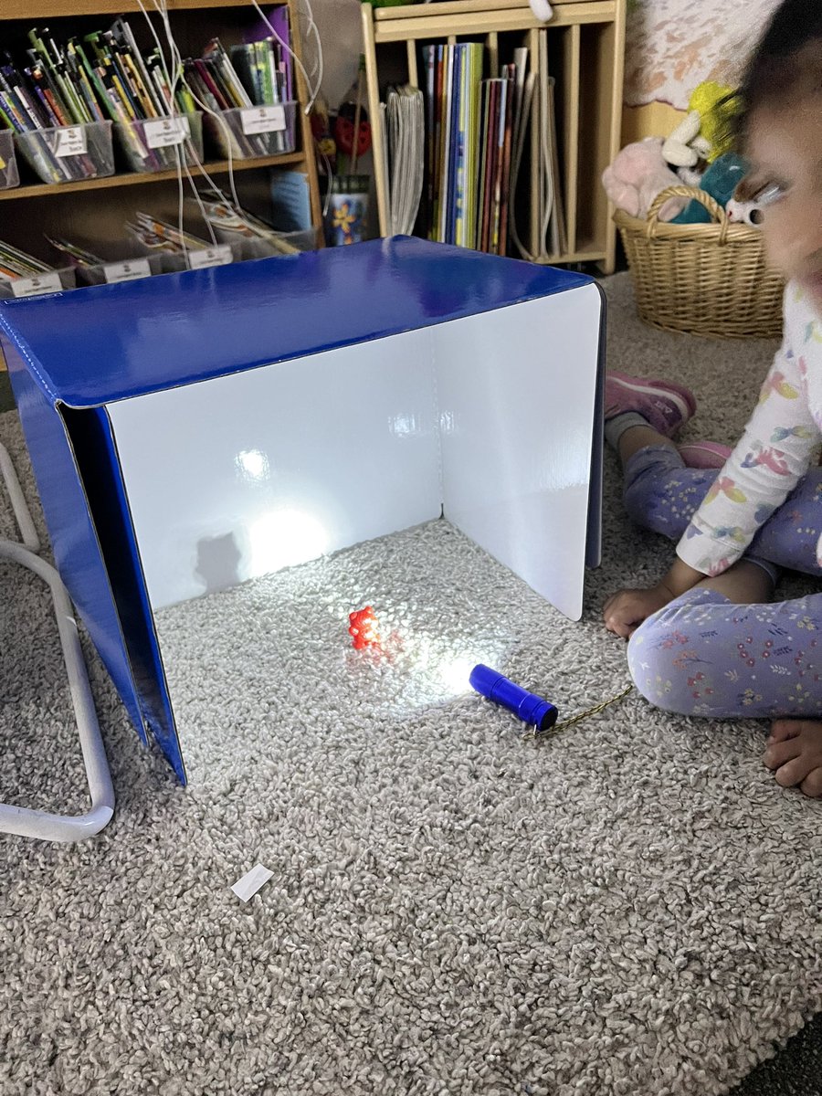 FahrneysFriends's tweet photo. Making shadows in science as we learn about light @McSpeddenES https://t.co/yhH4mj2Koy