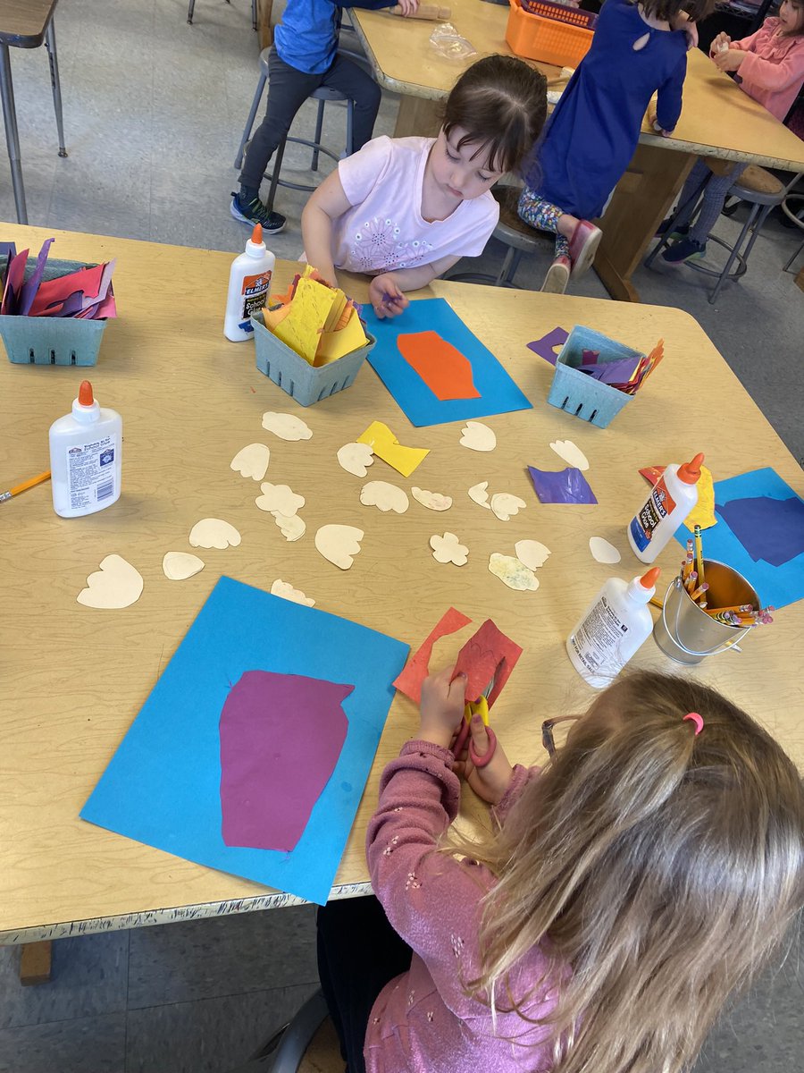 Luna and Cara working on their flower collage 🌼🌸🌺