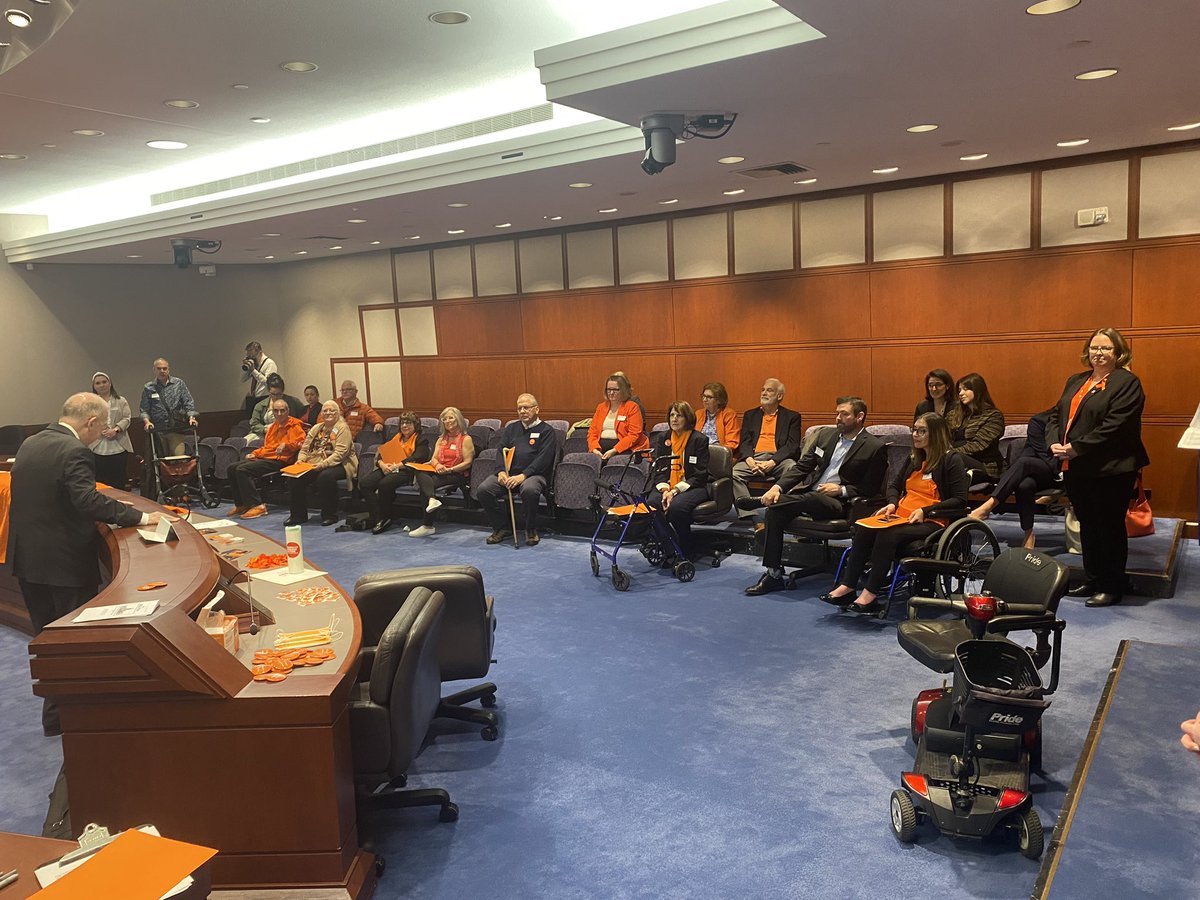 LauraHochMS's tweet photo. We had a great day in Hartford advocating for utilization review reform during Connecticut’s MS State Action Day! Thanks to all of our amazing activists as well as the Society staff who came to support us! #MSActivist https://t.co/fME4nZKAgr