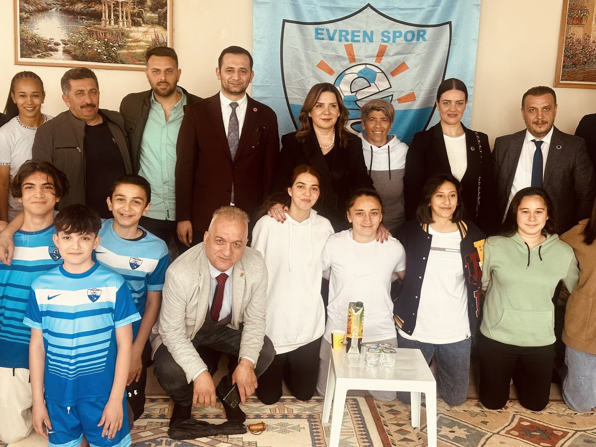 Milletvekilimiz Sn.Arzu Erdem ,Milletvekili Adaylarımız Özge Tekoğulları, Enes Yılmaz, Hakan Topsakal, Mustafa Alp,Bağcılar Evren Spor Kulübü Başkanı Ali Kemal hocamızı, yönetim kurulunu ve sporcu evlatlarımızı ziyaret ettik.
<a href="/_MHPistanbul_/">MHP İstanbul</a> 
<a href="/sertel_selim/">Sertel Selim</a> 
<a href="/YasarKaba17/">Yasar Kaba</a>