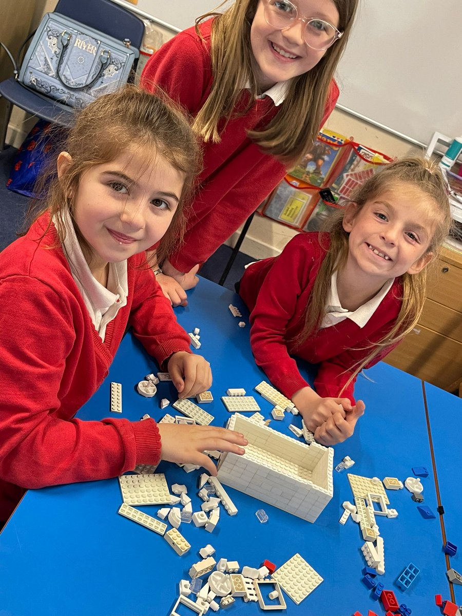 CraigfelenP's tweet photo. #cfp34 have been busy using their knowledge of castles to build castles ready for their express on Friday at 2.30pm. #cfphis #cfpdt https://t.co/QEJmfXmZd0