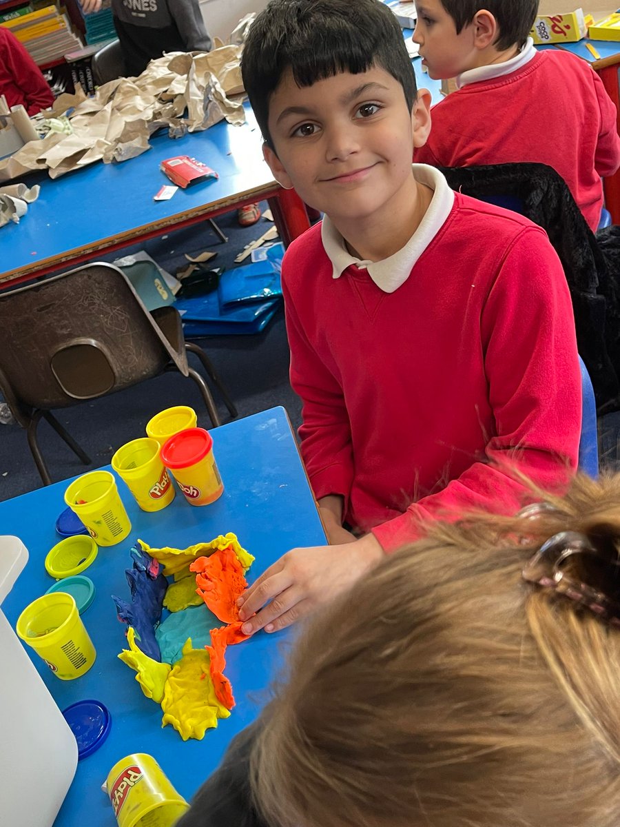 CraigfelenP's tweet photo. #cfp34 have been busy using their knowledge of castles to build castles ready for their express on Friday at 2.30pm. #cfphis #cfpdt https://t.co/QEJmfXmZd0