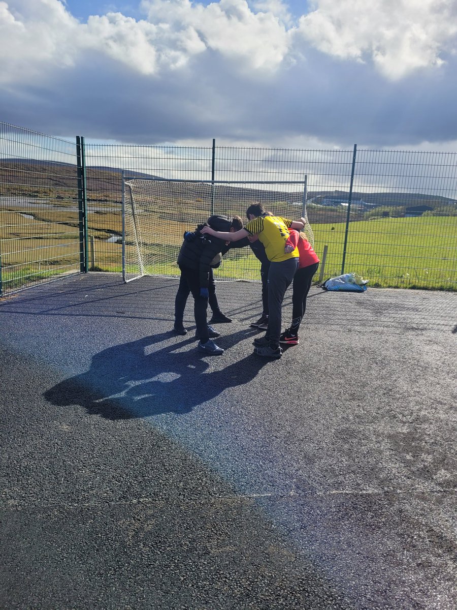 BarnatraSchool's tweet photo. We had a great start to our #ActiveSchoolWeek on Monday with a staff versus students soccer match!⚽️🥅
The staff were no match for the skills of the students and they managed to win all 3 games! Well done boys and girls!👏
@ActiveFlag @HealthyIreland @irelandactive https://t.co/P1MyXXLZC1