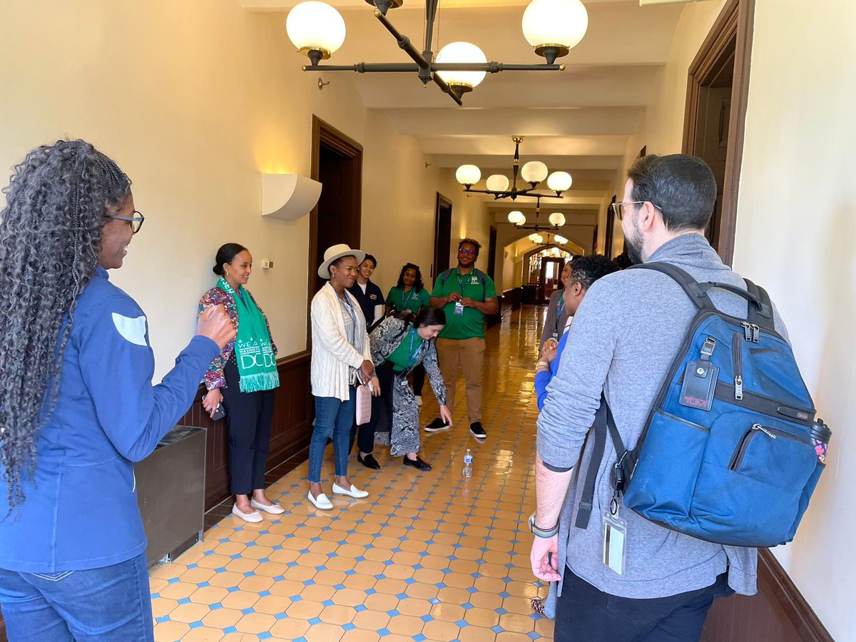 MOAA_DC's tweet photo. This morning, #TeamMOAA joined @DCMODDHH, @MOCCADC and @GallaudetU’s Center for Black Deaf Studies to learn about assistive technology and resources for community members experiencing hearing loss.
#DeafHistoryMonth #DCValues https://t.co/pUCmBsaA2K