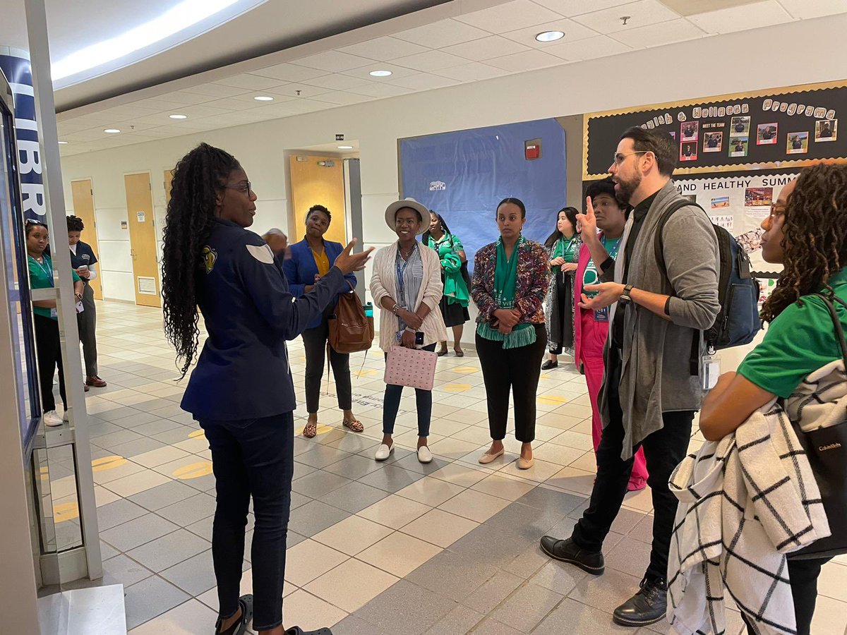 MOAA_DC's tweet photo. This morning, #TeamMOAA joined @DCMODDHH, @MOCCADC and @GallaudetU’s Center for Black Deaf Studies to learn about assistive technology and resources for community members experiencing hearing loss.
#DeafHistoryMonth #DCValues https://t.co/pUCmBsaA2K