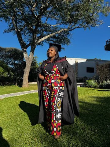 Miss_KrizzieK's tweet photo. Blessed beyond measure. ❤️🙏🏾

A degree hotter 👩🏾‍🎓
#graduate #graduation #masters #mba #mbafin #mbafinance #classof2023 #unilus #lusaka #zambia 
#twentyfine https://t.co/dHZGeTQMd0