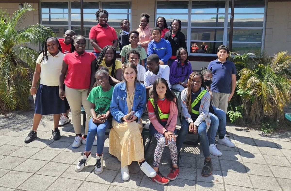 bdickens12's tweet photo. We have loved having Ms. Amber intern in our class this year!  We wish you continued success @USF &amp; with our @PotterEagles! https://t.co/FhU5lIHsI8