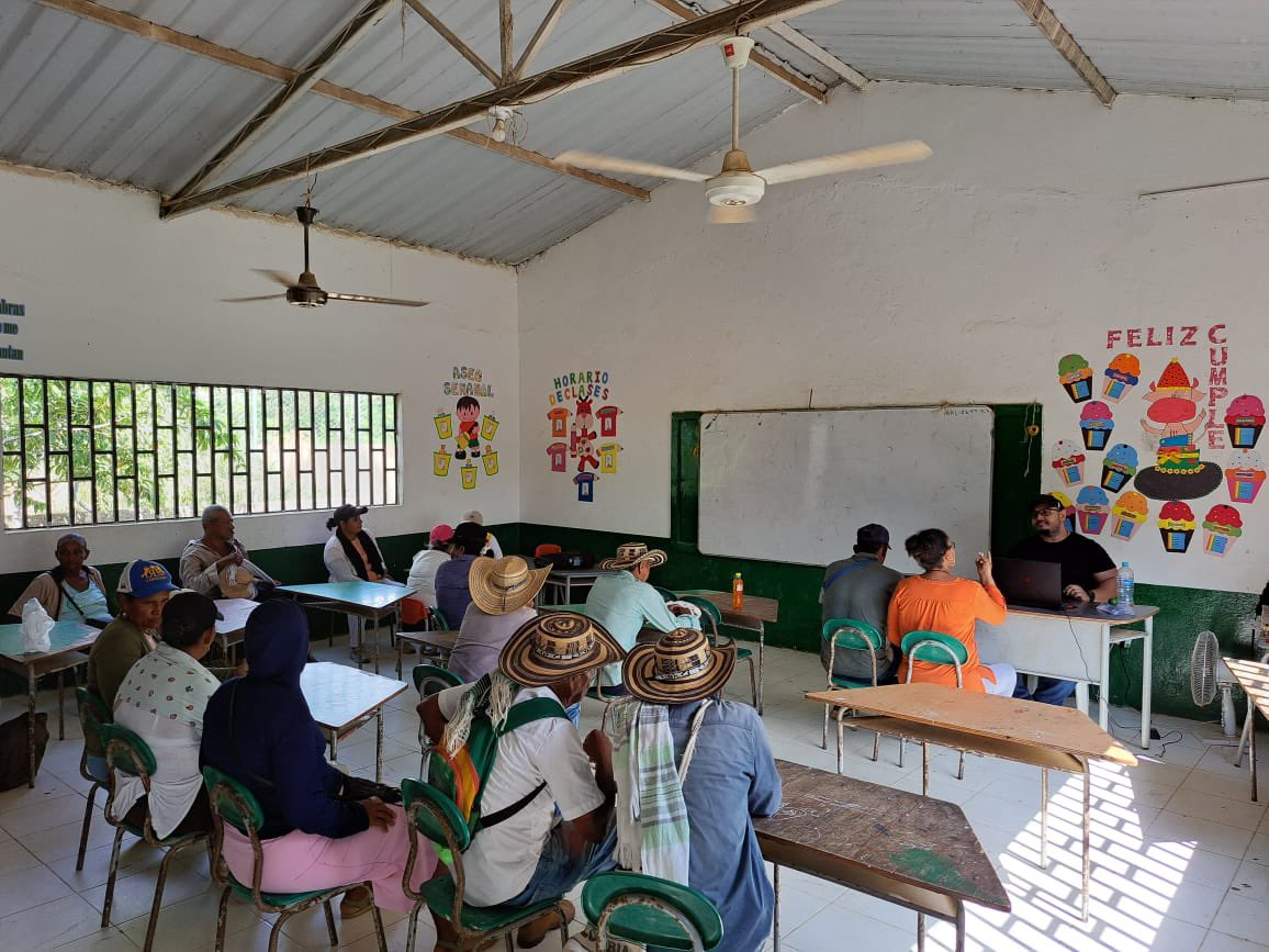 URestitucion's tweet photo. En #Nechí, Bajo Cauca antioqueño, realizamos junto a @MAPPOEA y #ColombiaTransforma de @USAID_Colombia, una jornada comunitaria en la que se brindó atención y orientación sobre trámites administrativos, judiciales y posfallo en procesos de restitución de tierras. https://t.co/uG4knOgEZv