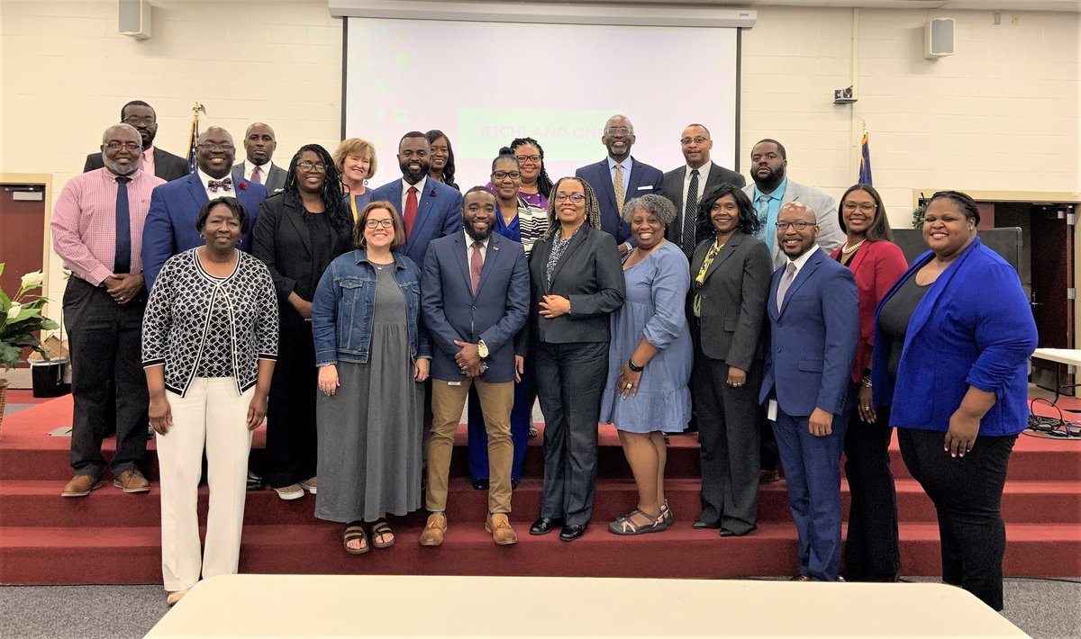 Seventeen Richland One assistant principals recently completed the district’s R1 Ready Leadership Development Program. The yearlong program is designed to prepare assistant principals to be principals. Click the link below to read more. #TeamOne #OneTeam
richlandone.org/site/default.a…