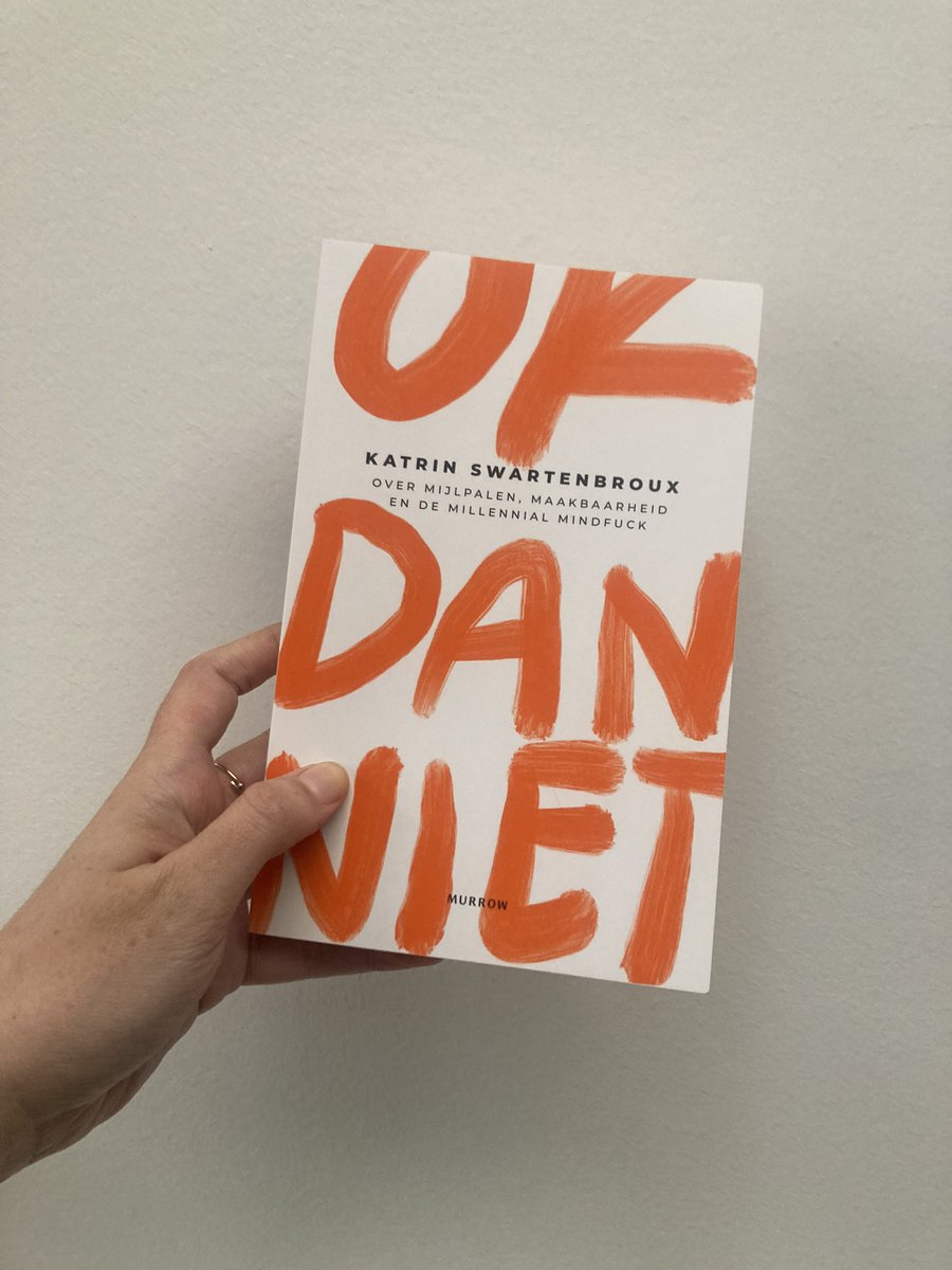 Bij het lezen hiervan heb ik heel vaak “JAAAA!”, “EXACT!” en “DAT BEDOEL IK DUS!” naar de bladzijden geschreeuwd. Behalve dat ik ook een beetje gek ben, zegt dat vooral veel over hoe herkenbaar, prikkelend, boeiend en ook wel troostend dit boek is. Sterk werk, <a href="/FakePlasticRuby/">FakePlasticRuby</a>