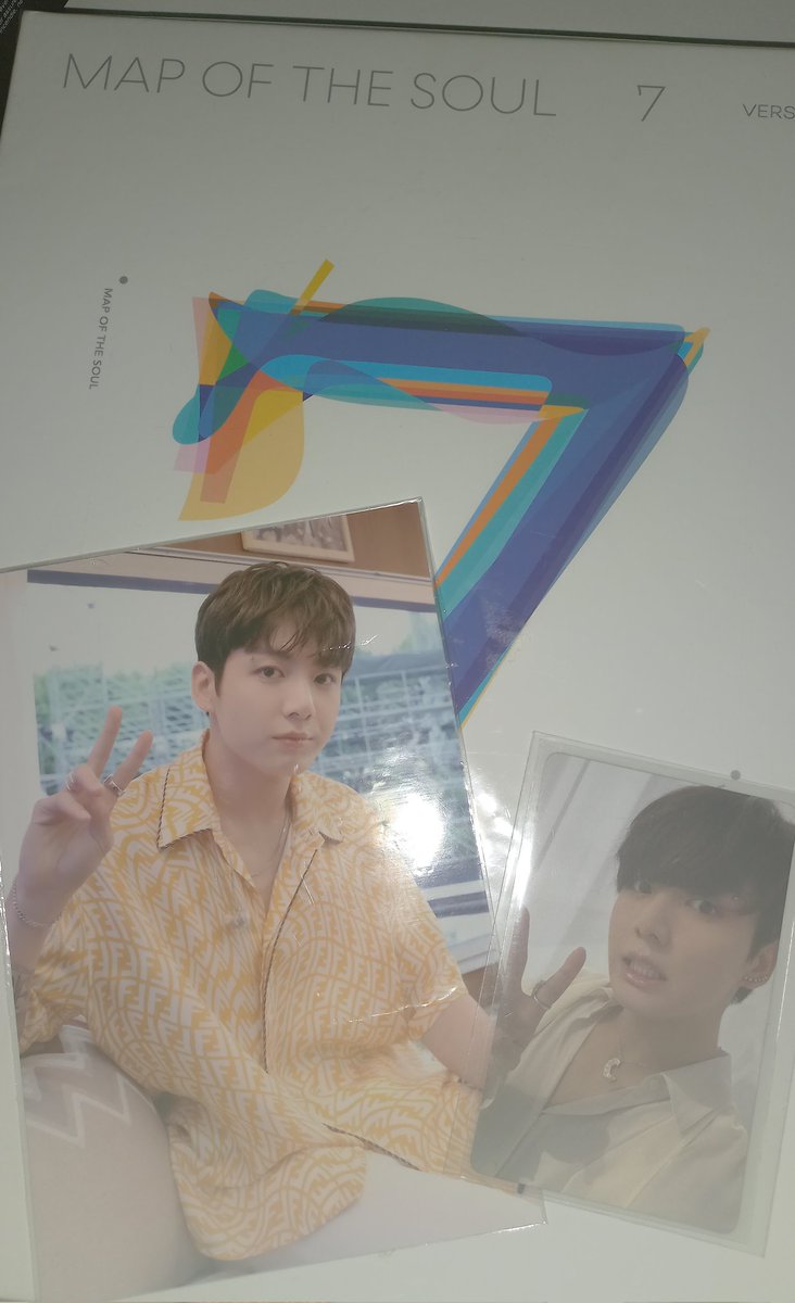 jiminie_zzz's tweet photo. VENDO/VENDA 
Álbum + postcard + photocard 
R$176 + frete(super frete/shopee)
*álbum acompanha todos os itens menos o PC*
- PC e postcard sem avarias
- pix, picpay e boleto
- feedbacks no fixado https://t.co/CwzhXzgFJr