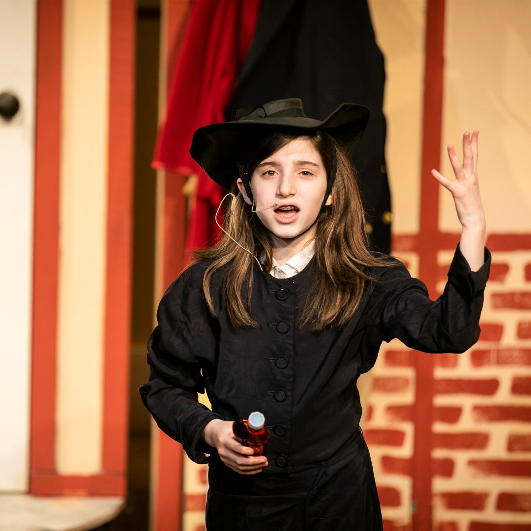 baldwinschool's tweet photo. Congratulations to the cast &amp; crew of the Middle School play, Mary Poppins Jr. Well done! View the full gallery here - https://t.co/KyCBeGHtgt #baldwinarts #baldwinproud #middleschoolperformance https://t.co/wze3jJNLdn