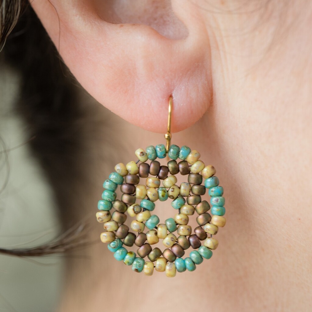 LNelkin's tweet photo. SURPRISE! I just added supplies to make matching earrings to ALL my Chronos kits! How fun is that??? 

So, in every kit you'll get:
🔥16 yd [15 m] 5/2 perle cotton 
(enough to make a cuff OR necklace)
🔥Approx. 3g each Size 8 glass seed beads (three co… https://t.co/p4Vo8Cbqcp https://t.co/X1YXQb92Z6