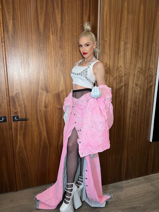 gwenstefani's tweet photo. getting ready for something excitingggg coming soon :) can u guess what it is 🙈🙈 gx 
wearing: @marcjacobs 
styled by: @robzangardi https://t.co/ZGrxDO6wOA