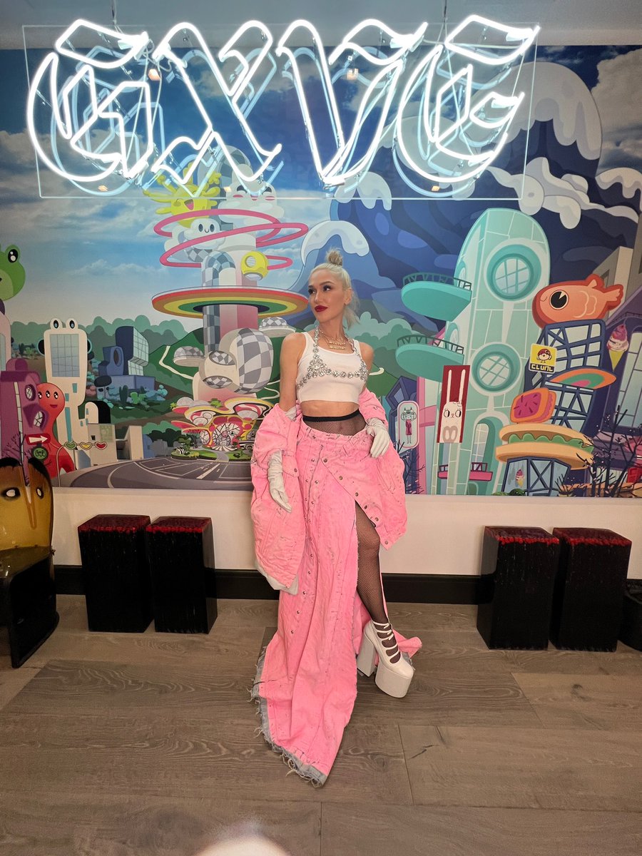 gwenstefani's tweet photo. getting ready for something excitingggg coming soon :) can u guess what it is 🙈🙈 gx 
wearing: @marcjacobs 
styled by: @robzangardi https://t.co/ZGrxDO6wOA