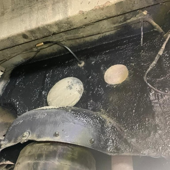 _OSI4_'s tweet image. Mal ein Einblick in Dinge, die eher im Hintergrund ablaufen.

Die Federbalgaufnahme einer unserer Busse war geschwächt. Aufgrund des Alters gab es auch keinen passenden Ersatz.

Entsprechend wurde eine neuere Aufnahme angepasst, eingeschweißt und rundherum "klar Schiff" gemacht