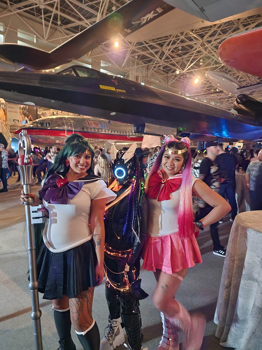whiskeysnack85's tweet photo. Totally fan girl out at yuris night. I loveee sailor moon!! https://t.co/C7MNYOxRE2