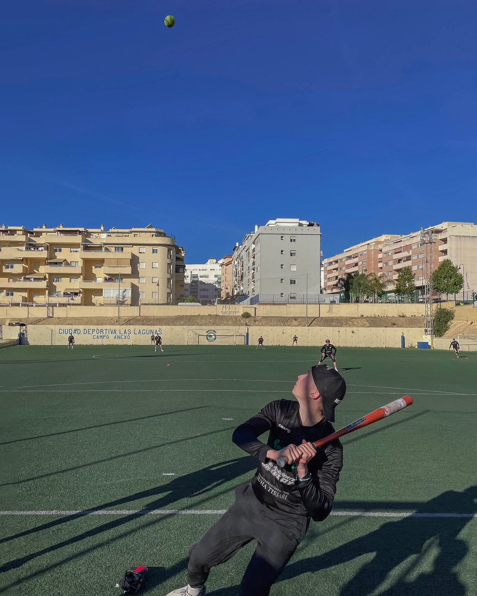 puijonpesis's tweet photo. Terveisiä Fugesta! ☀️
Miesten joukkueen kuluva treeniviikko on vierähtänyt Espanjan auringon alla. Ohessa tunnelmia lämpöisestä etelän leiristä 😎

#PuijonPesis #Ykköspesis #Pesis https://t.co/QNFXr7CrzL