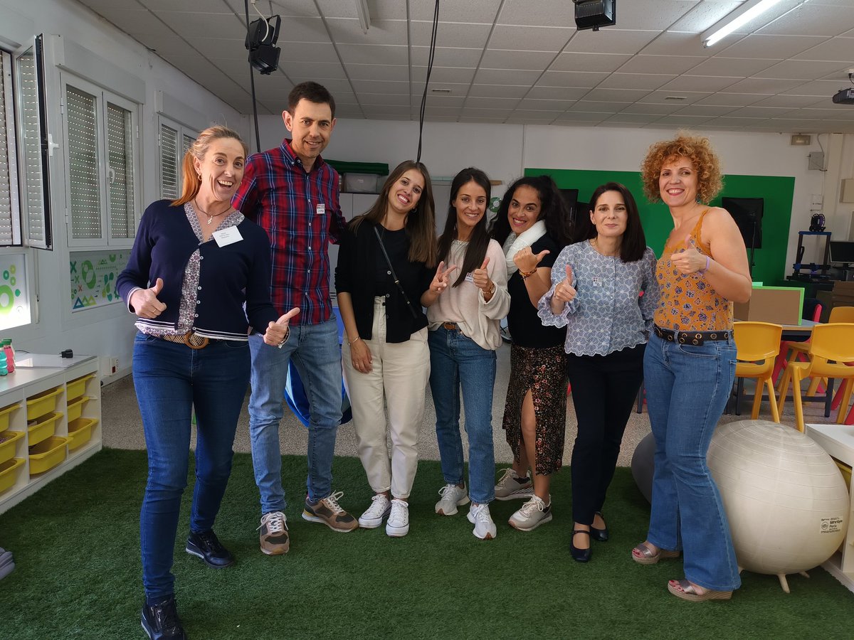 MusicaMarisa's tweet photo. Segunda estancia formativa del Programa MUÉVETE, como observadores, en el ceip Juan XXIII. Jornadas muy productivas en el AdF, biblioteca y huerto escolar.
¡Gracias por tratarnos tan bien!
#muévete23 @CPR_Zafra @cpelllano @VeronicaEngT #AdFex https://t.co/2qFIIQ57jO