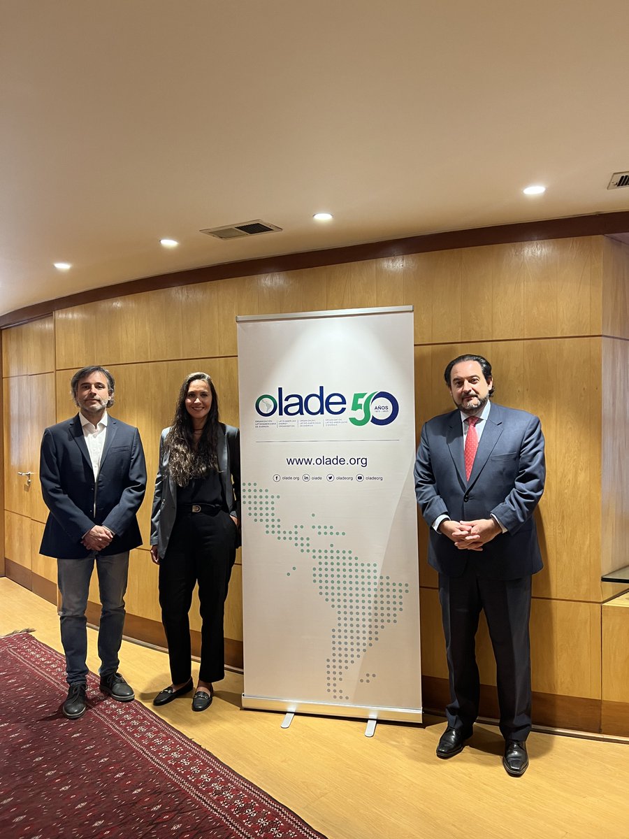 📢🤝OLADE y <a href="/AdelatOficial/">ADELAT</a> firmaron hoy un acuerdo de cooperación para promover nuevas tecnologías y mejores prácticas de gestión y sostenibilidad en el contexto de las transiciones energéticas en América Latina y el Caribe, con énfasis en la distribución de energía eléctrica.
