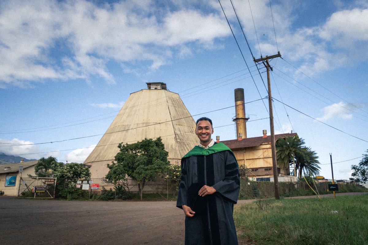 danicoolramos's tweet photo. My Dad's family immigrated from the Philippines and moved to the North Shore in the 70s after my grandfather got a job at the Waialua Sugar Mill. We've been here ever since 🫶🏾

I went to law school to become an immigration lawyer. As the first in my family, this place ground me. https://t.co/1ZFpL64T3n