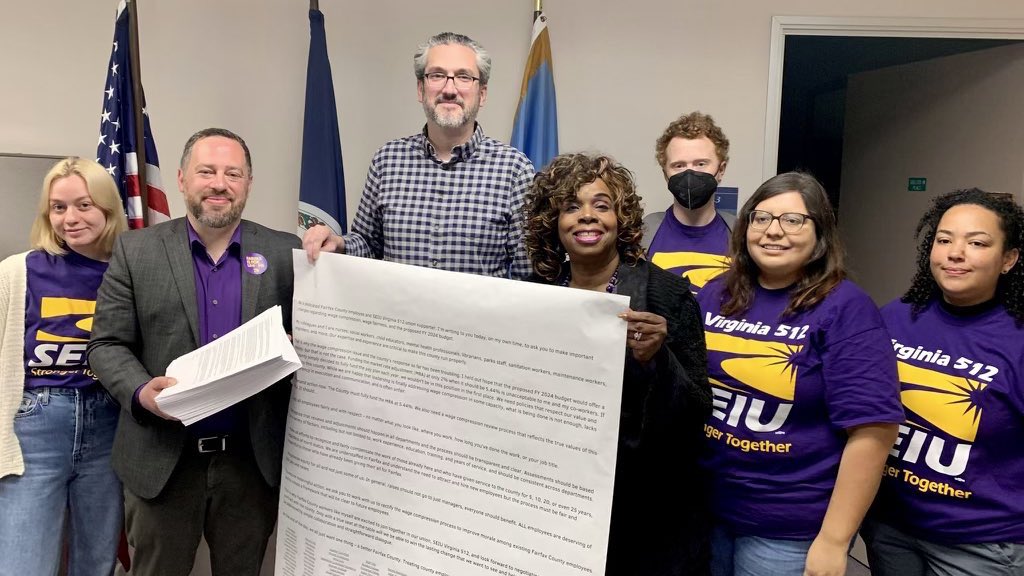 SEIUVA512's tweet photo. Fairfax County @SEIU members are delivering over 600 signed letters to the Board of Supervisors calling for fully-funded raises and pay equity for all! #UnionsForAll #QualityPublicServices https://t.co/dbQH1wThIn