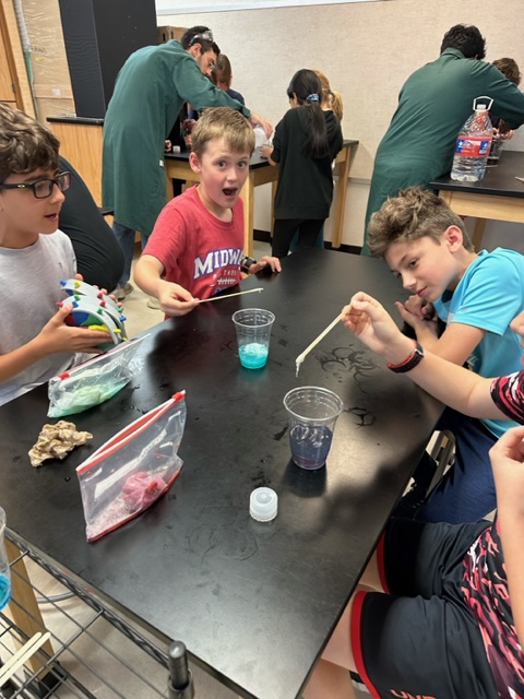 Trakselis's tweet photo. #Traklab celebrated #DNADay23 with outreach to local elementary schools extracting DNA from various fruits! So much fun and energy with these 5th graders. @WoodwayElem #outreach @NSF #Broaderimpacts #futurescientists https://t.co/OvrK5Q5xqp