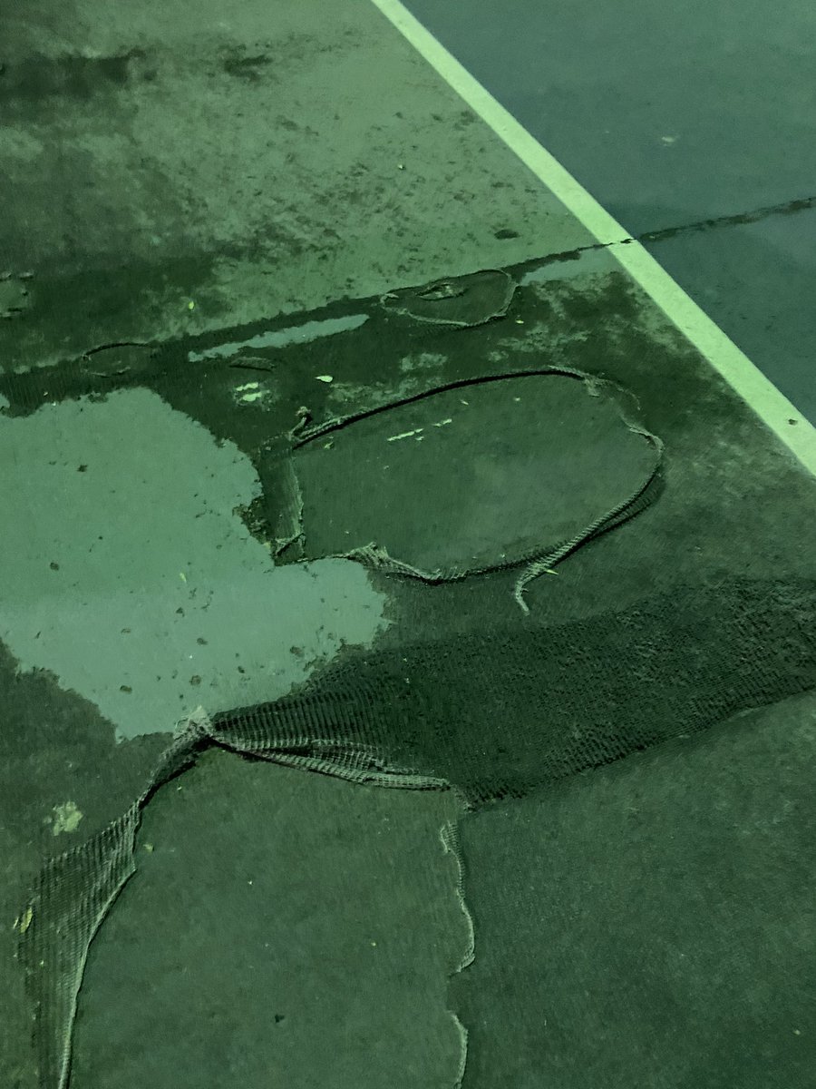 OscRodr1's tweet photo. @noticiasdeqro Y que opinan de las canchas de básquetbol
Ponen gente a dar mantenimiento a las deportivas sin tener conocimiento alguno del deporte. Todo deporte tiene canchas con medidas oficiales, lo mínimo que deben de hacer es informarse de estas y apegarse a ellas por el bien del deporte https://t.co/BDOtM1d9h0