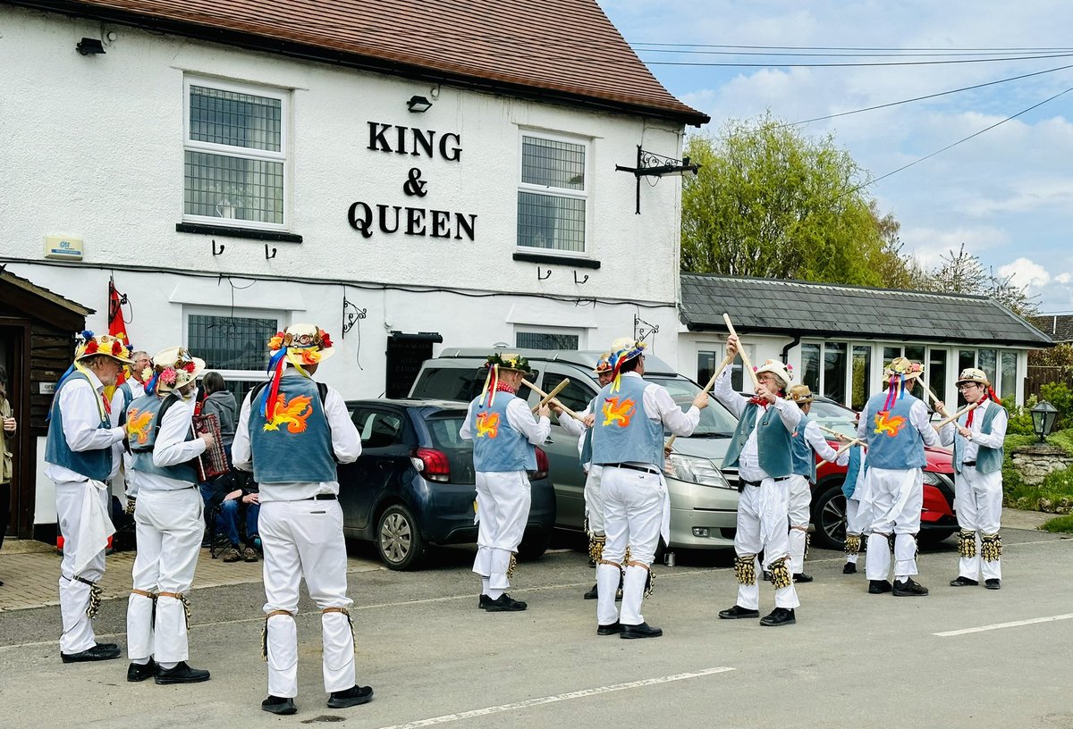 LongcotKandQ's tweet photo. 👑🏴Icknield Way Morris Men🏴👑
A very special St George’s Day on Sunday
#oxford #countrypub #swindon #faringdon #oxfordshire #longcot #pub #watchfield #icknieldway #tradition #woolstone #morrismen #morrisdancing #pubsofoxfordshire #pubsofengland #morrismen https://t.co/bIY7SD2WQQ