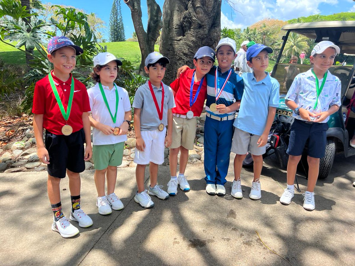 golfrd's tweet photo. 🏌️♂️🏌️♀️ Los golfistas Rodrigo Huerta y Stefania Mosyagina triunfaron en la 7ma parada del Tour Nacional Juvenil de la @FedoGolf, evento donde participaron 60 jugadores. ¡Felicidades a los ganadores! 🏆👏 #Fedogolf https://t.co/tG6kyjtenT