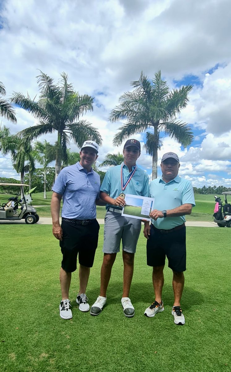 golfrd's tweet photo. 🏌️♂️🏌️♀️ Los golfistas Rodrigo Huerta y Stefania Mosyagina triunfaron en la 7ma parada del Tour Nacional Juvenil de la @FedoGolf, evento donde participaron 60 jugadores. ¡Felicidades a los ganadores! 🏆👏 #Fedogolf https://t.co/tG6kyjtenT