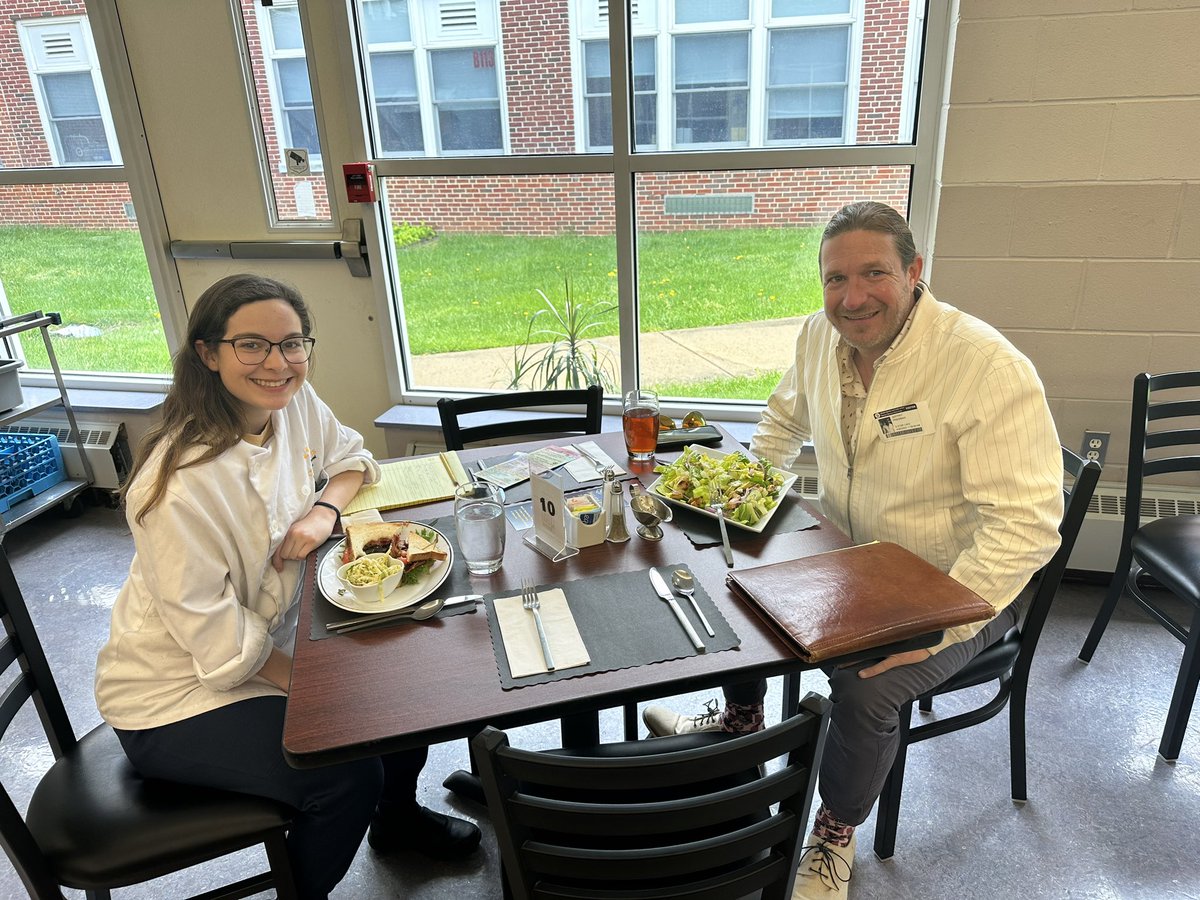 5starcafeFHS's tweet image. Exciting day for our Summer Internship Program! Our business partners came in to interview, and officially welcome our students! Thank you @downtwnfreehold, Mattison Crossing, and Trump National! This is only the beginning… #Theregional #FRHSD #internship #hospitality #community