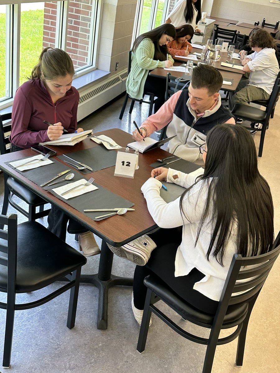 5starcafeFHS's tweet image. Exciting day for our Summer Internship Program! Our business partners came in to interview, and officially welcome our students! Thank you @downtwnfreehold, Mattison Crossing, and Trump National! This is only the beginning… #Theregional #FRHSD #internship #hospitality #community