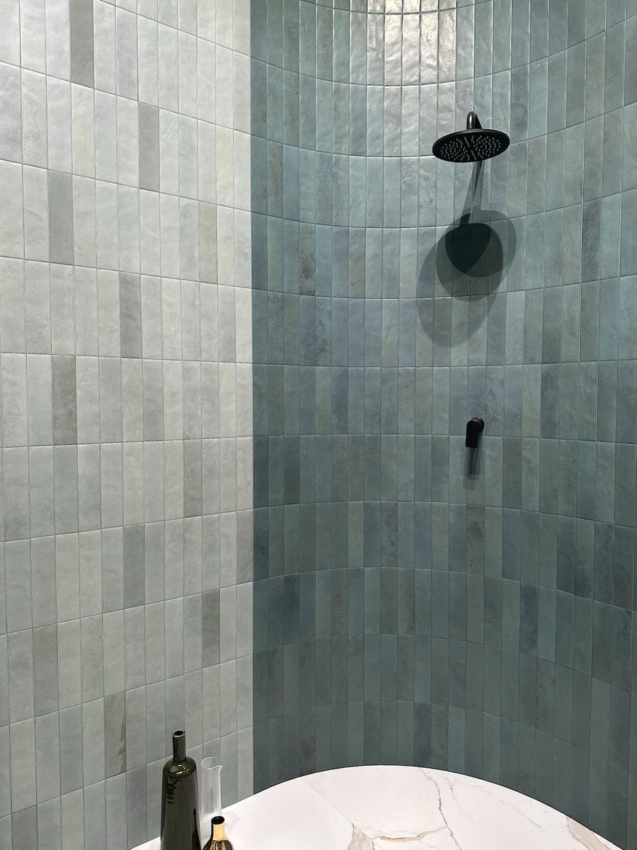 CeramicsOfItaly's tweet photo. During @Coverings, we couldn't help but notice one color that stood out amongst the rest...#Green! From soothing blue-green to deep emerald, the Italian Pavilion was filled with brick tiles, botanical ceramic wallpapers, & big slabs in various shades of green. #CeramicsOfItaly https://t.co/vQ7R8uCuea