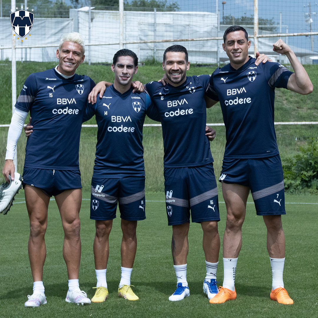 Rayados's tweet photo. ¡Les mandan saludos, Afición! 👋🏼🤠 https://t.co/bQprHZG48U