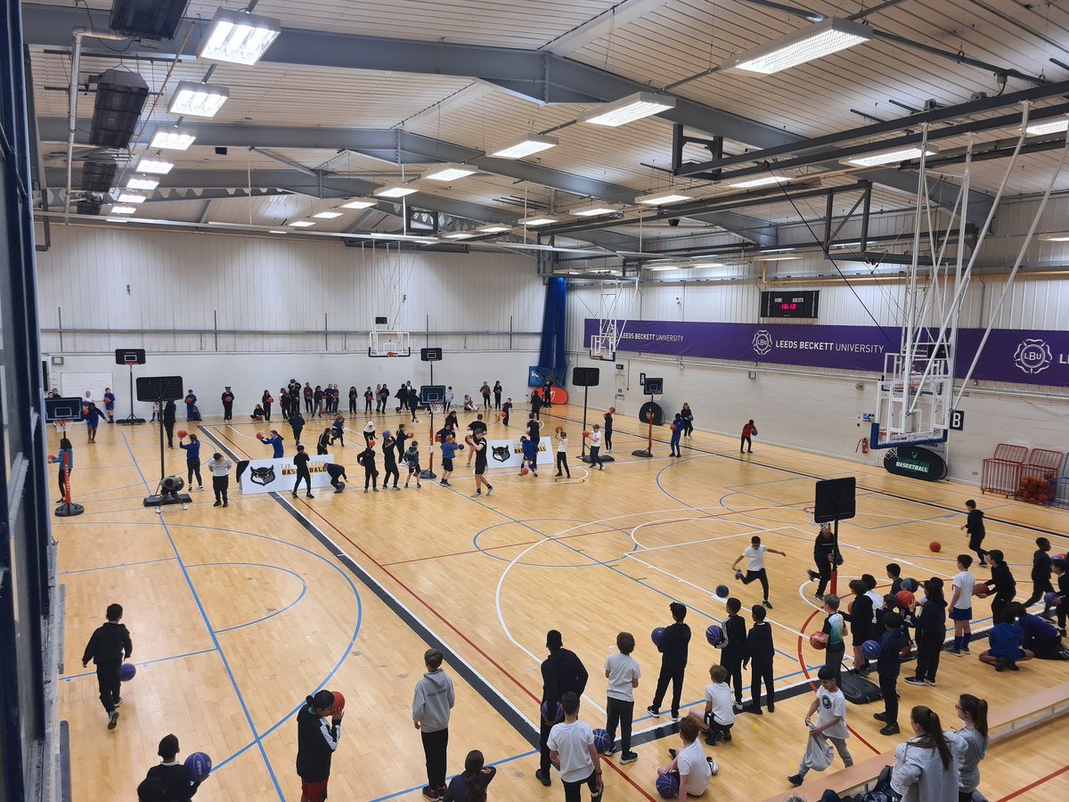 LeedsNE_SGO's tweet photo. 🏀 Today we held our North East Leeds @YourSchoolGames Commonwealth Games Basketball Legacy event, which was supported by @_COLBC_ with a special guest appearance from @danny4evans 240 children had lots of fun &amp; were fully engaged from start to finish 👏🏻🏀 Awesome @leedsbeckett https://t.co/oYsPcfOqtO