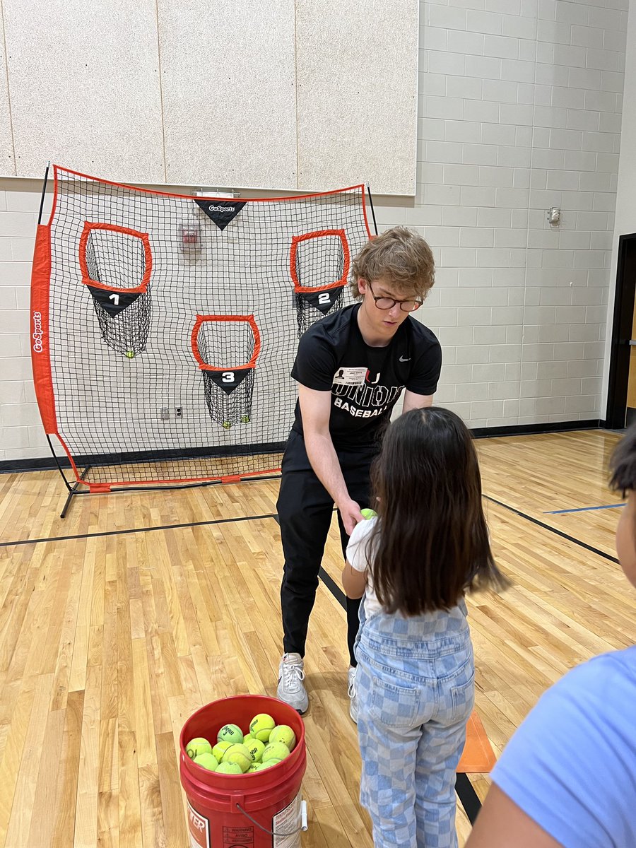 union_baseball's tweet photo. So happy to be able to send another group over to help @emilygbrown34 teach these kiddos all about baseball. The kiddos at Rosa Parks are AWESOME!!! I’m not sure who is having more fun, but it might be the BIG kids.  
#RepThe🙌
#RedhawkAid https://t.co/UzamXZ6JIo
