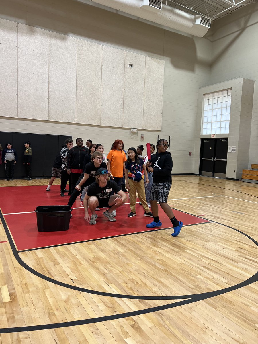 union_baseball's tweet photo. So happy to be able to send another group over to help @emilygbrown34 teach these kiddos all about baseball. The kiddos at Rosa Parks are AWESOME!!! I’m not sure who is having more fun, but it might be the BIG kids.  
#RepThe🙌
#RedhawkAid https://t.co/UzamXZ6JIo