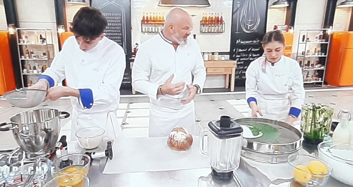 Neogotobe's tweet photo. "Vous êtes gentils avec vos plats de clodos mais sinon on est dans un concours de cuisine là"
#topchef https://t.co/9CojbYI2Bq