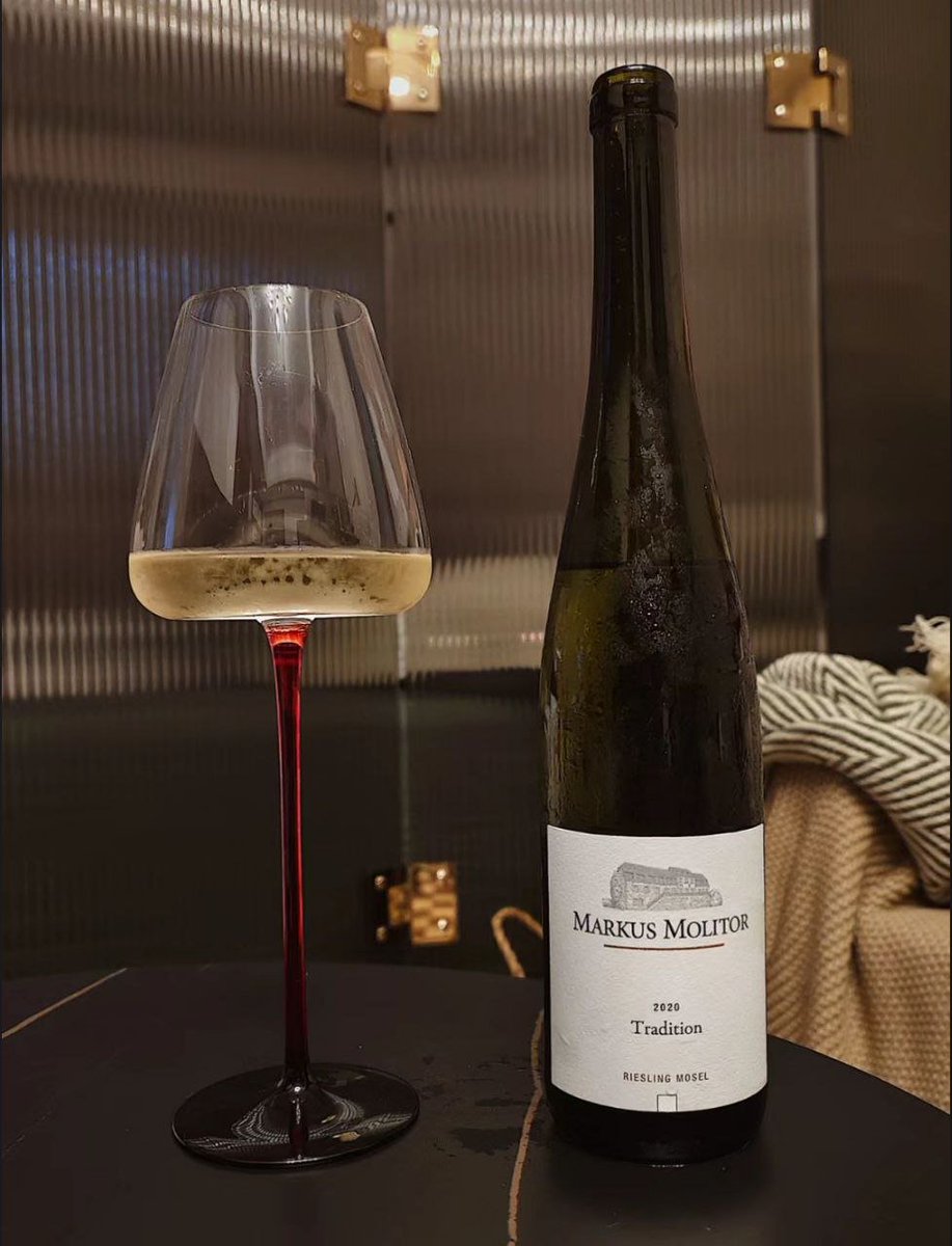 CBaxter4's tweet photo. I enjoyed the feeling of having a drink at home by myself.
Drink too much do not have to think about anything, quiet sleep. #MARKUSMOLITOR #Mosel #MarkusMolitr https://t.co/iQFcugIKXW