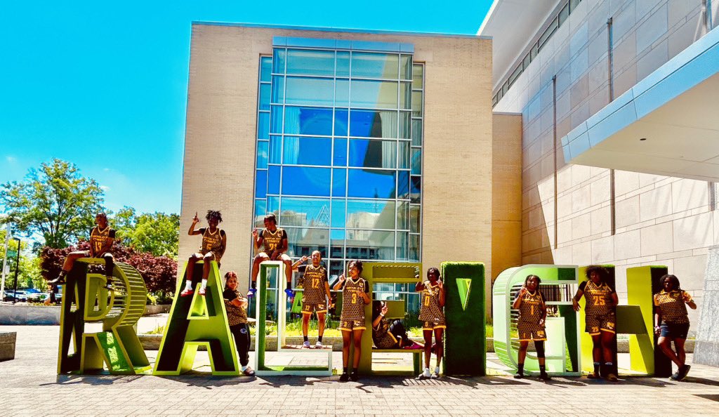Awesome pic taken at the Raleigh Convention Center where the Deep South Classic was held. Our girls are models too...😂 I love this pic!!! #WEOUTSIDE #CCTYRANTS #FamilyEp1
