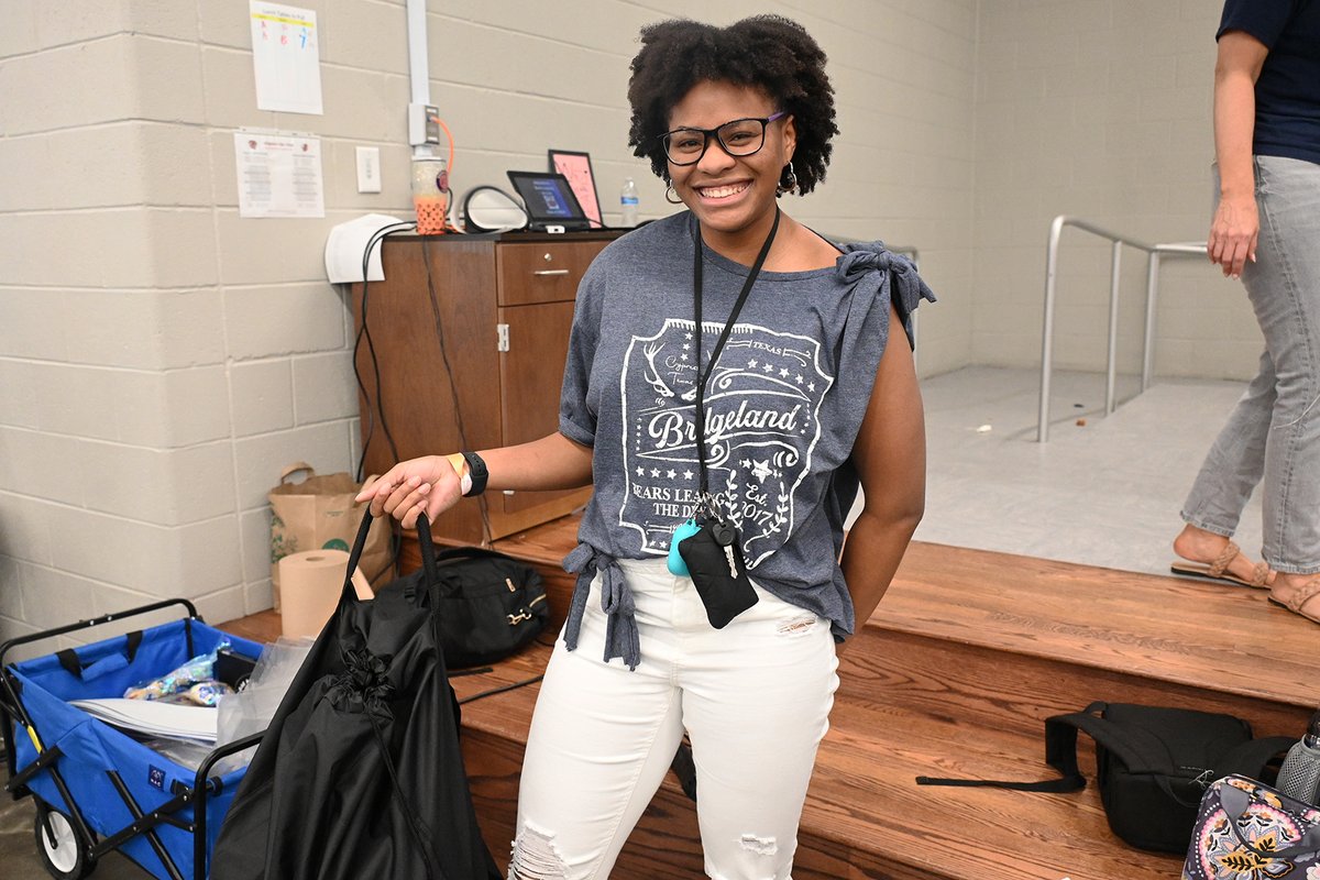 CyFairISD's tweet photo. We posted photos from the @BridgelandCFISD "Bears Leaving the Den" senior celebration to our Facebook page: https://t.co/5tS7EKId6v #CFISDspirit 🎉🎓 https://t.co/P6UtYWepiE