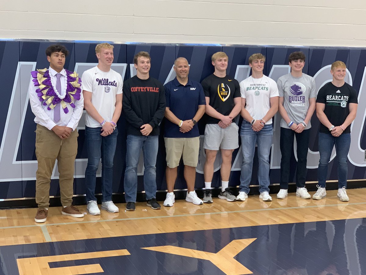 Congratulations to all of our players at the signing ceremony today! #1-0 #DYR