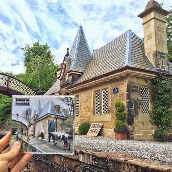 vpdd's tweet photo. Fun fact: Cromford Station featured on the single cover of the Oasis song "Some Might Say" 😮🎶

Today you can use this station to travel between #Matlock and #Derby along the Derwent Valley Line, through the heart of the Derwent Valley Mills World Heritage Site @DVMillsWHS 🚆 https://t.co/ns19kHnjUp