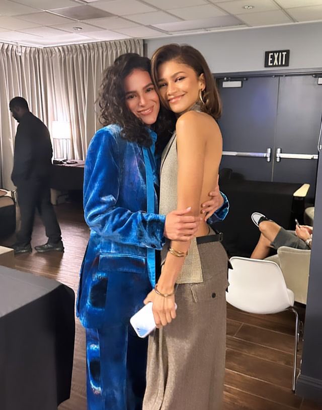 BRUNA MARQUEZINE E ZENDAYA ESSE É O TWEET