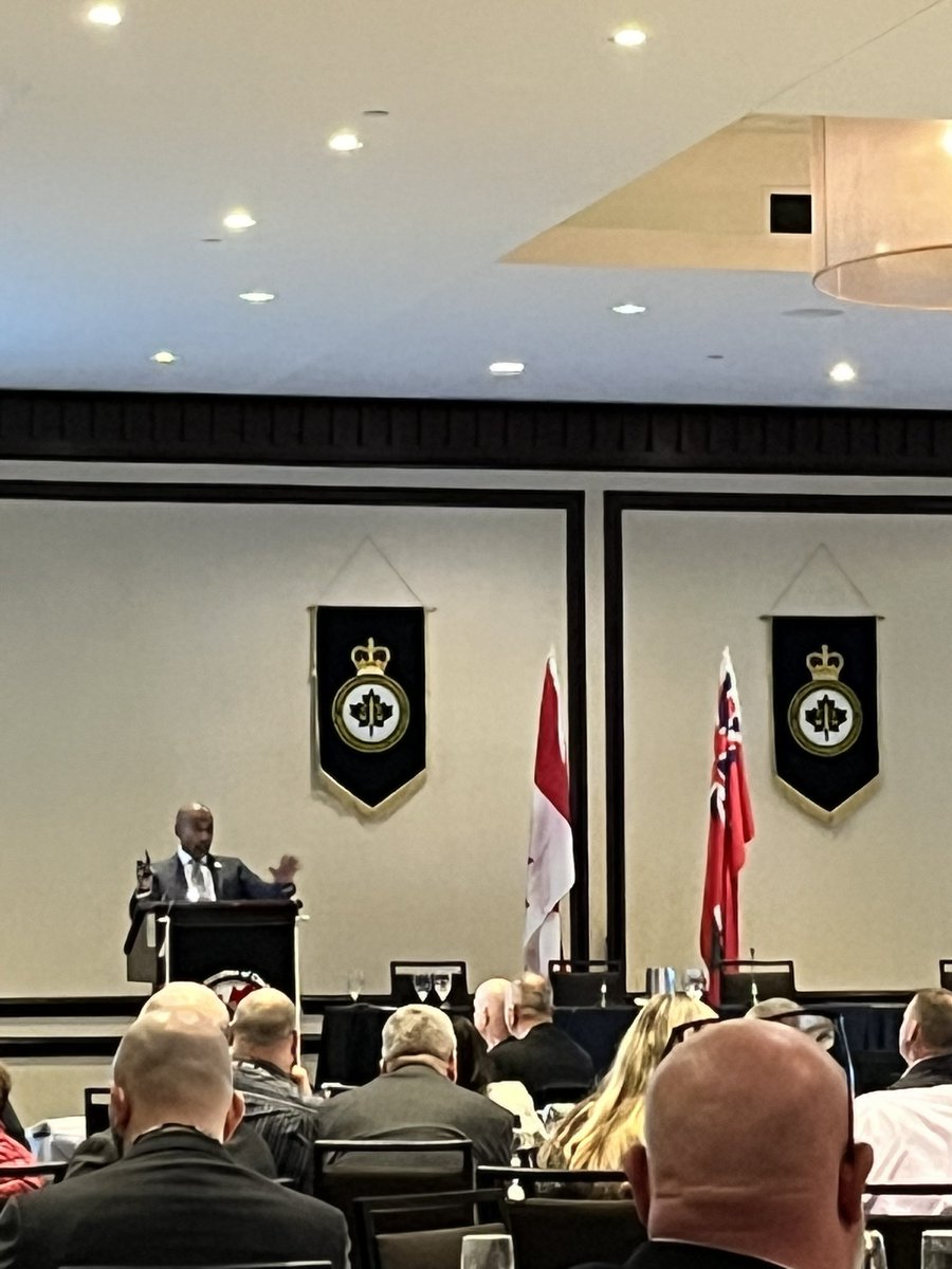Another fantastic presentation with numerous takeaways at todays Ethical Policing Leadership Conference hosted by @ManitobaPolice and @CACP_ACCP in Winnipeg. @ChiefNish and the @PeelPolice continue to amaze me with their progress and human centred approach. @BrandonPolice