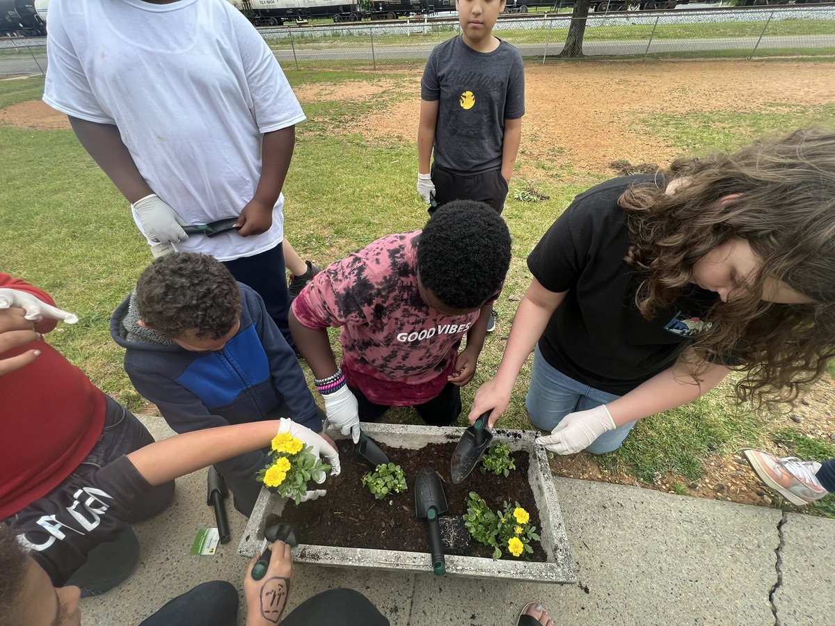 5th grade started our new PBL today! Our students planted all different types of flowers to learn about plants, ecosystems, and measurement. We can’t wait to watch everything grow beautifully around our school!   <a href="/BBCMES/">BBCES</a>