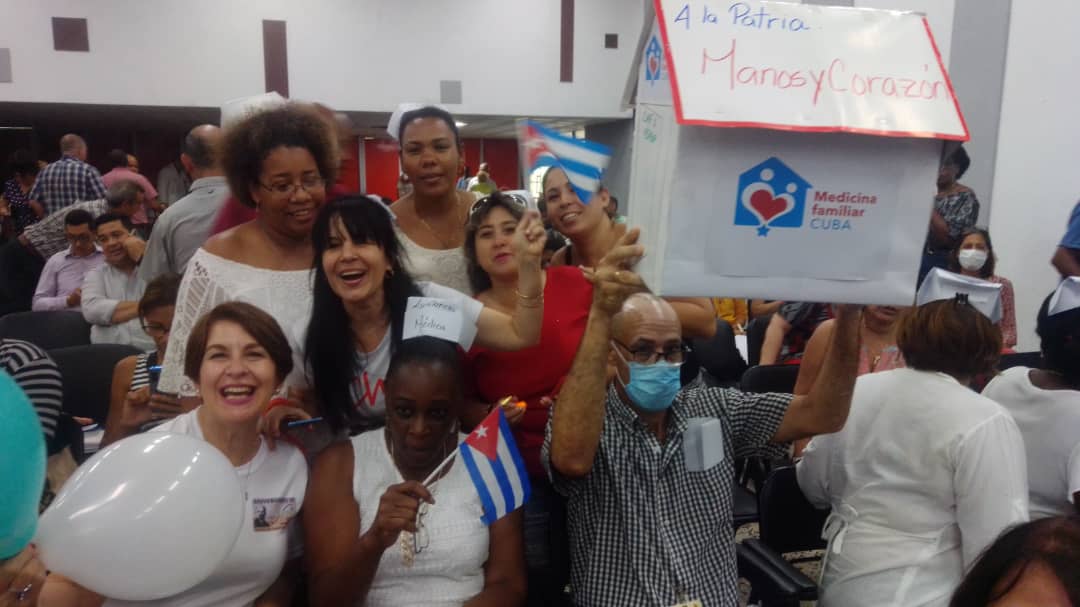 japortalmiranda's tweet photo. Desde el @MINSAPCuba este miércoles llevamos a cabo la Plenaria para organizar la participación de los trabajadores de nuestro sector en las actividades que se han previsto como parte de la celebración de este #1Mayo.

#CubaManosYCorazón  🇨🇺 https://t.co/hpY9tkZRZX