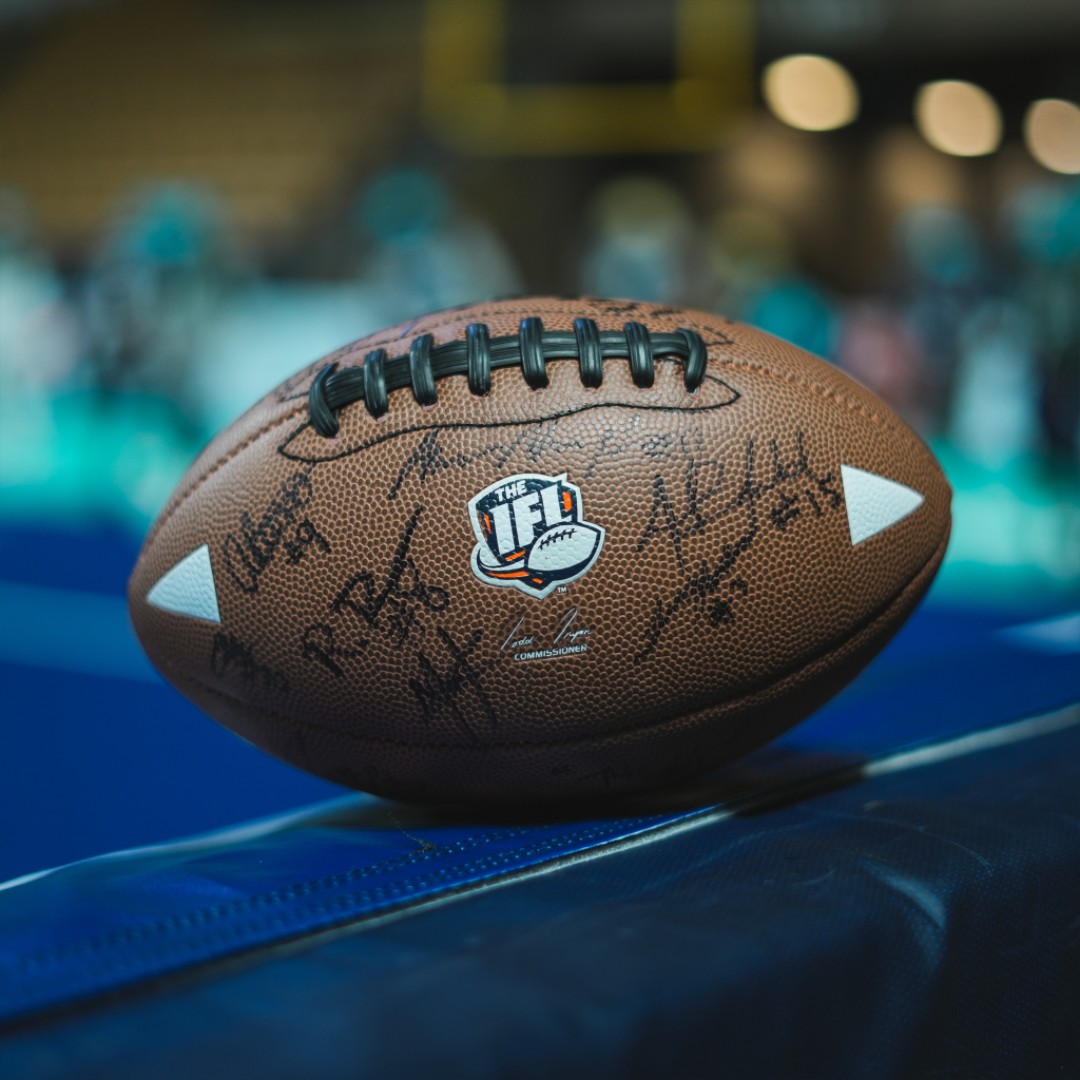OrlPirates's tweet photo. 🚨 GIVEAWAY 🚨

2023 team autographed football 🏈

HOW TO ENTER:

1) Follow
2) Like the post
3) Tag 3 friends in the comments

BONUS:

Retweet &amp; TAG the Pirates for a double entry ��

Contest ends at 12PM EST on 4/28. Winner will be DM'd with more info!

*Must be able to pickup* https://t.co/RbicwVT6v5